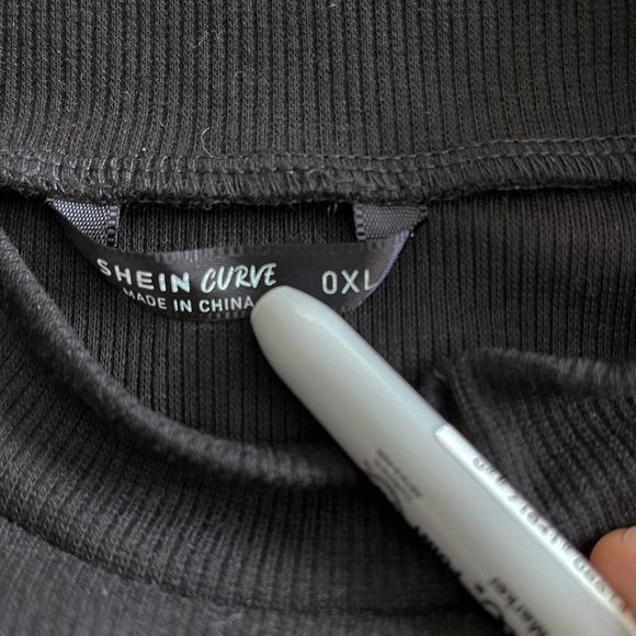 Shein Curve Black Top with Puffed Sleeve with raised pearl design size XL - Picture 4 of 5